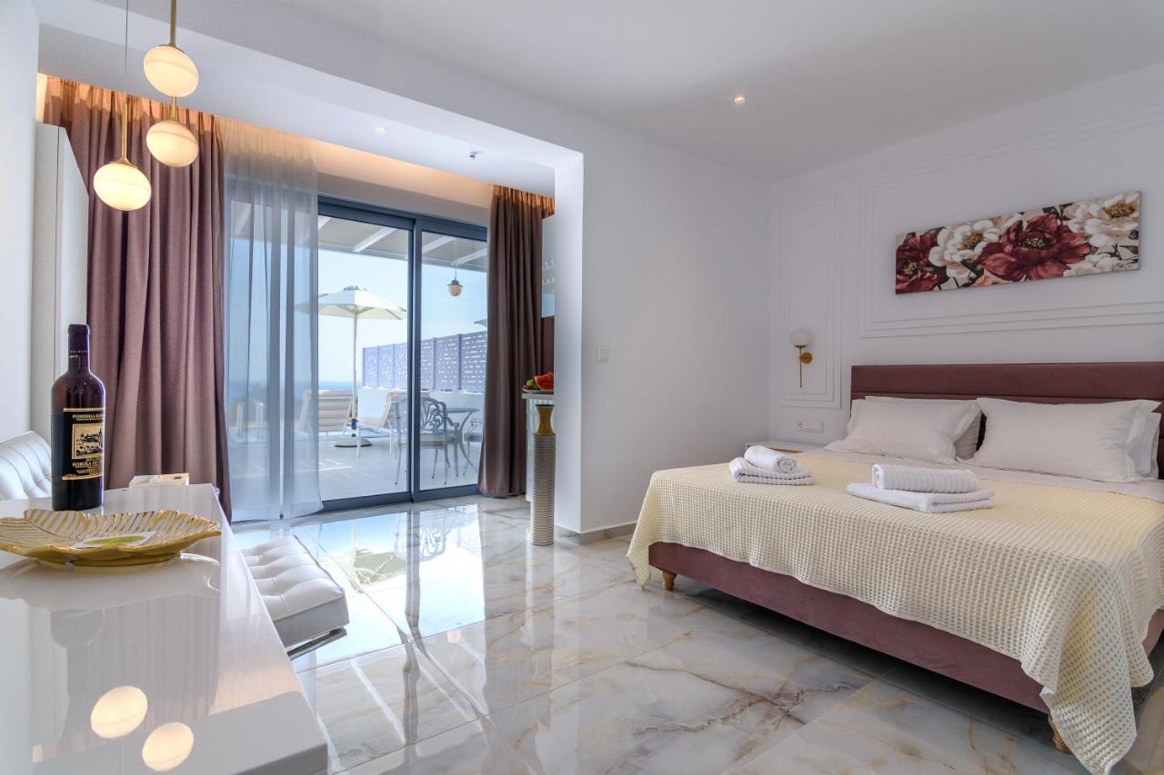 Dionisos Suites Lixouri Exterior photo