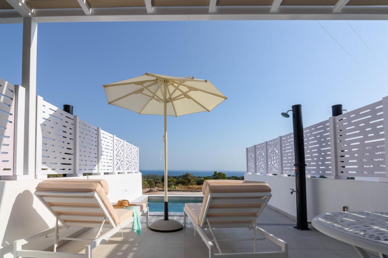Dionisos Suites Lixouri Exterior photo