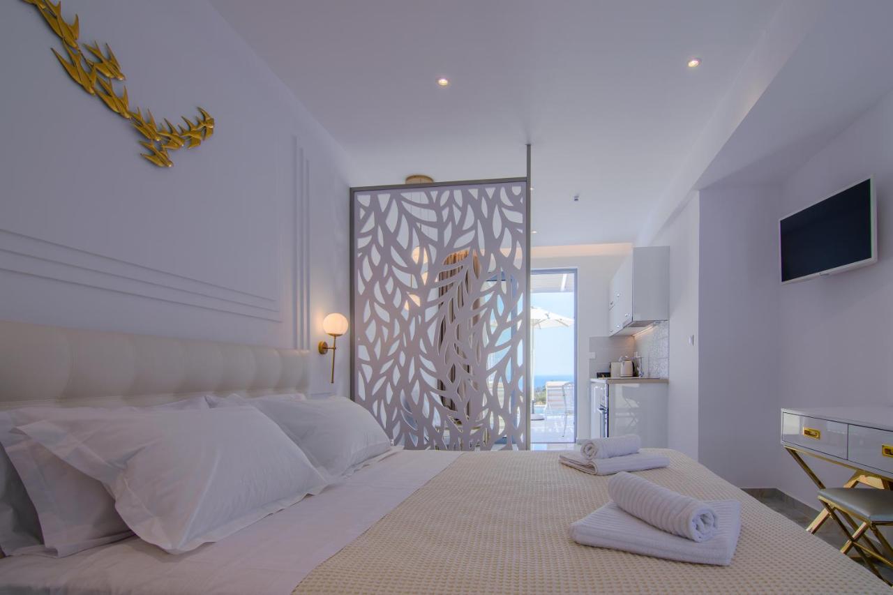 Dionisos Suites Lixouri Exterior photo
