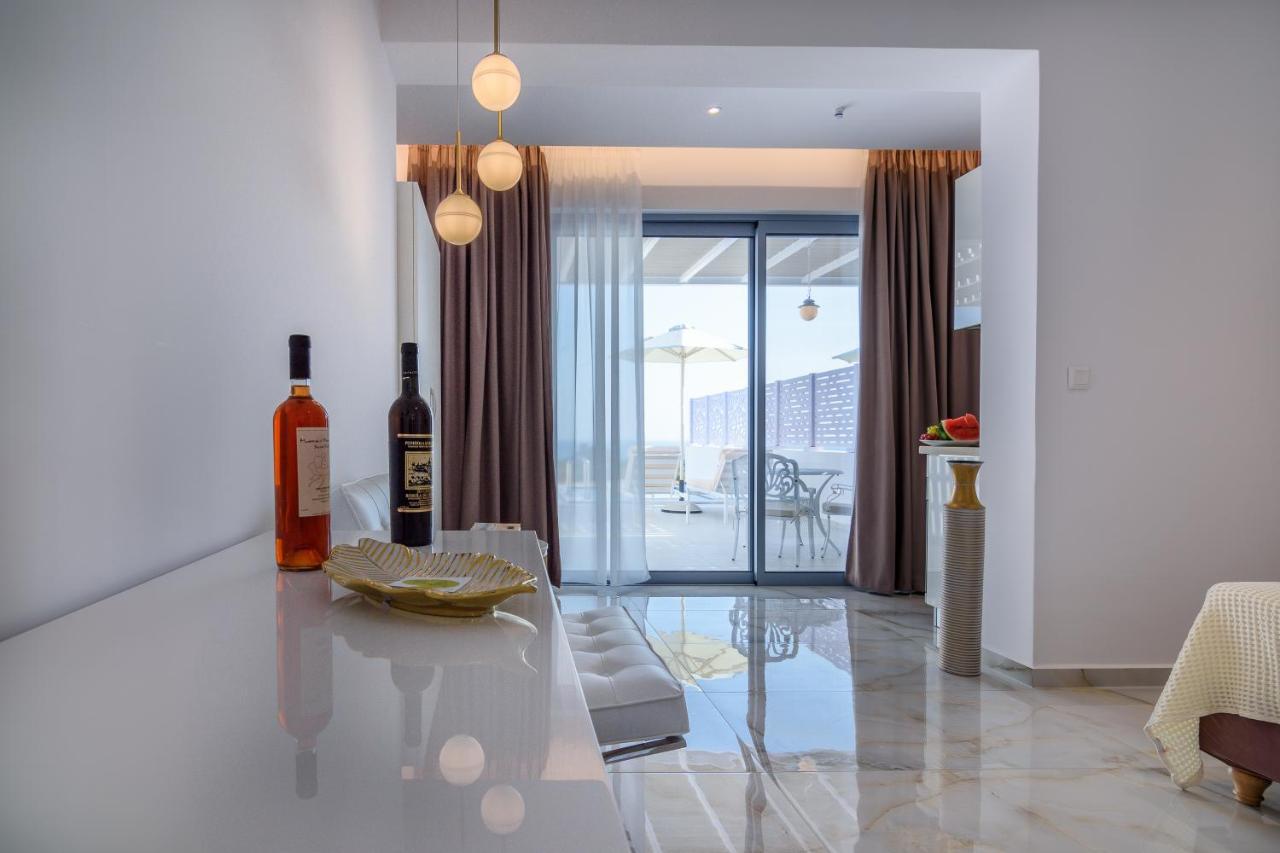 Dionisos Suites Lixouri Exterior photo