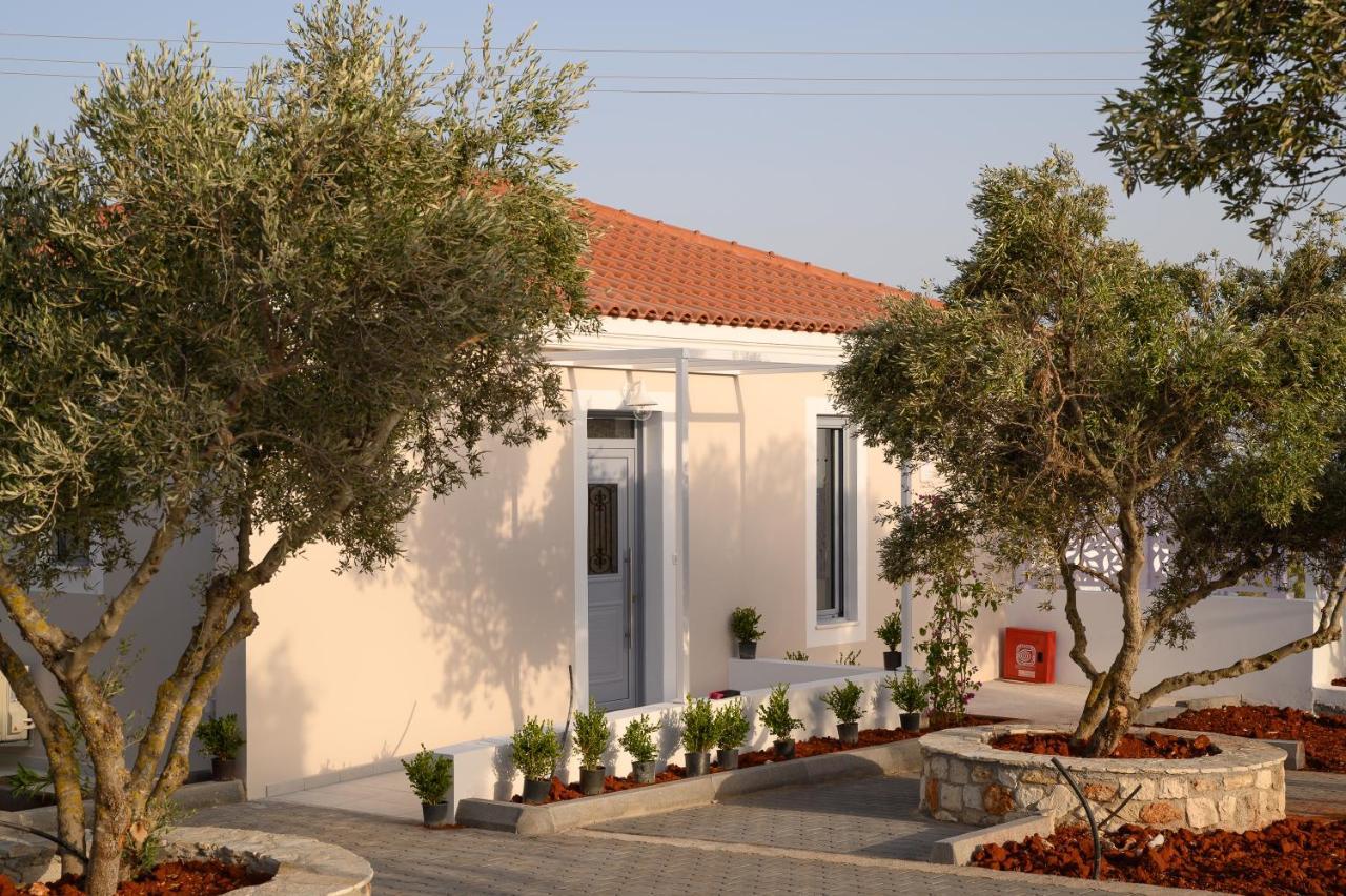 Dionisos Suites Lixouri Exterior photo