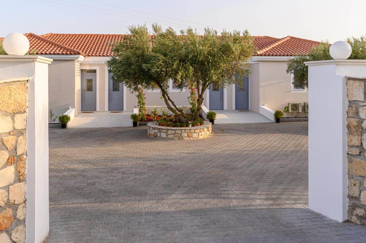 Dionisos Suites Lixouri Exterior photo