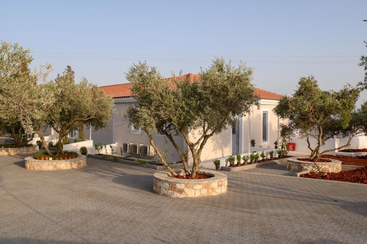 Dionisos Suites Lixouri Exterior photo